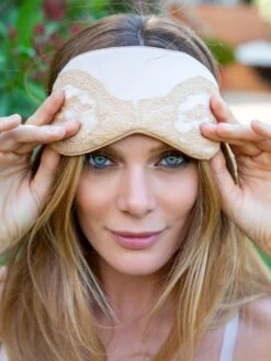 Schlafmaske MARJOLIE No. 7 Von Marjolaine -Pink Zebra augenmaske seide marjolie sable nude 3mar0701 1865 marjolaine 2 1