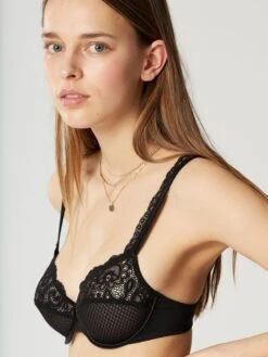 Spitze Vollschalen-BH GABY Uni Von Maison Lejaby 31 Spitze Vollschalen-BH GABY Uni Von Maison Lejaby -Pink Zebra bh schwarz 13833 gaby maison lejaby 1 1