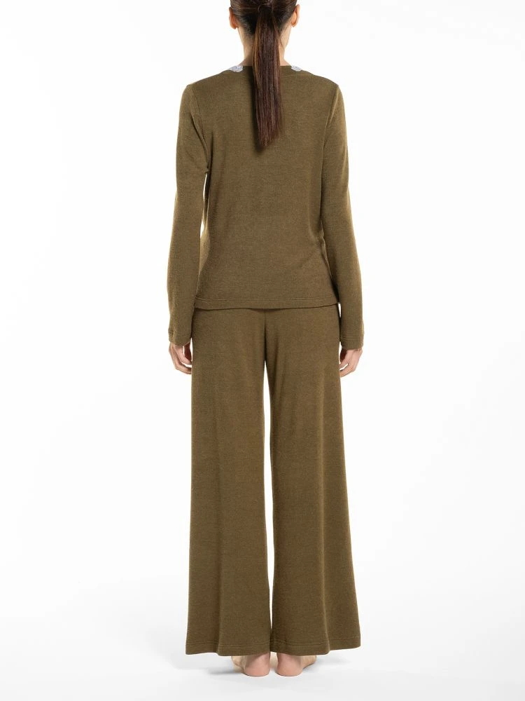 Feinstrick Hausanzug DELIA Oliv Von Verdiani 6 Feinstrick Hausanzug DELIA Oliv Von Verdiani – Bild 4