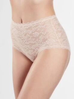 Hoher Slip ROSESSENCE HK Spitze Uni Von Aubade -Pink Zebra hoher slip spitze hk24 nude rosessence aubade 2 17 1 1