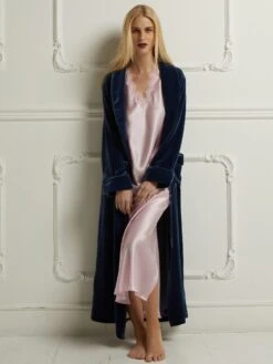 Samt Morgenmantel Lang DANIELA Von Vivis Mit Seide -Pink Zebra kimono seidensamt daniela dunkelblau vivis 1 1