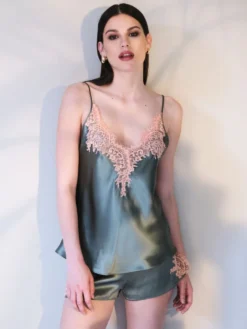 Seide Kurzpyjama OLIVE Mit Spitze Von Verdiani 9 Seide Kurzpyjama OLIVE Mit Spitze Von Verdiani -Pink Zebra kurz pyjama seide olive 4905 verdiani woman 5 1