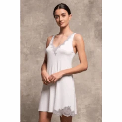 Träger Nachthemd PEPE In Weiss Mit Spitze Von Paladini