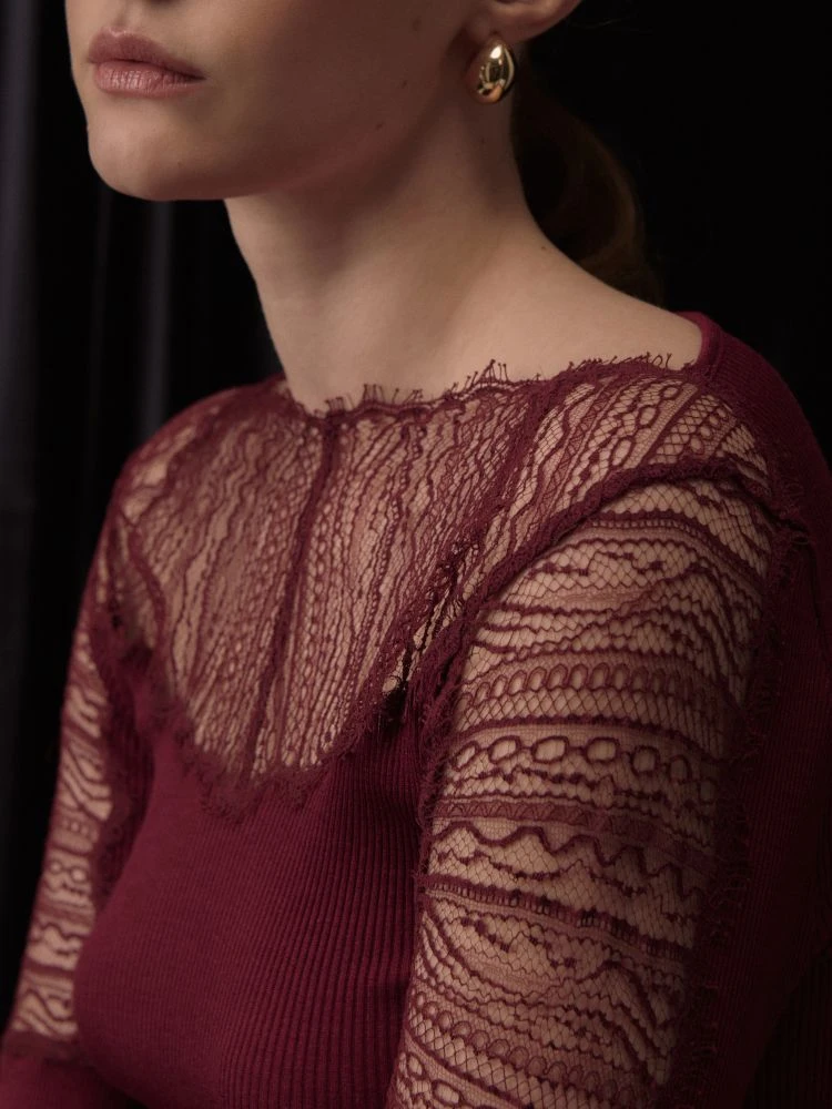 Wolle-Seide LANGARMSHIRT Gerippt Weinrot Mit Spitze Von Oscalito 5 Wolle-Seide LANGARMSHIRT Gerippt Weinrot Mit Spitze Von Oscalito – Bild 3