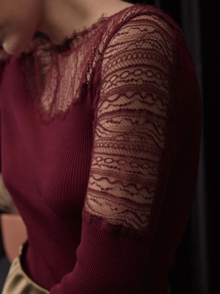 Wolle-Seide LANGARMSHIRT Gerippt Weinrot Mit Spitze Von Oscalito 6 Wolle-Seide LANGARMSHIRT Gerippt Weinrot Mit Spitze Von Oscalito – Bild 4