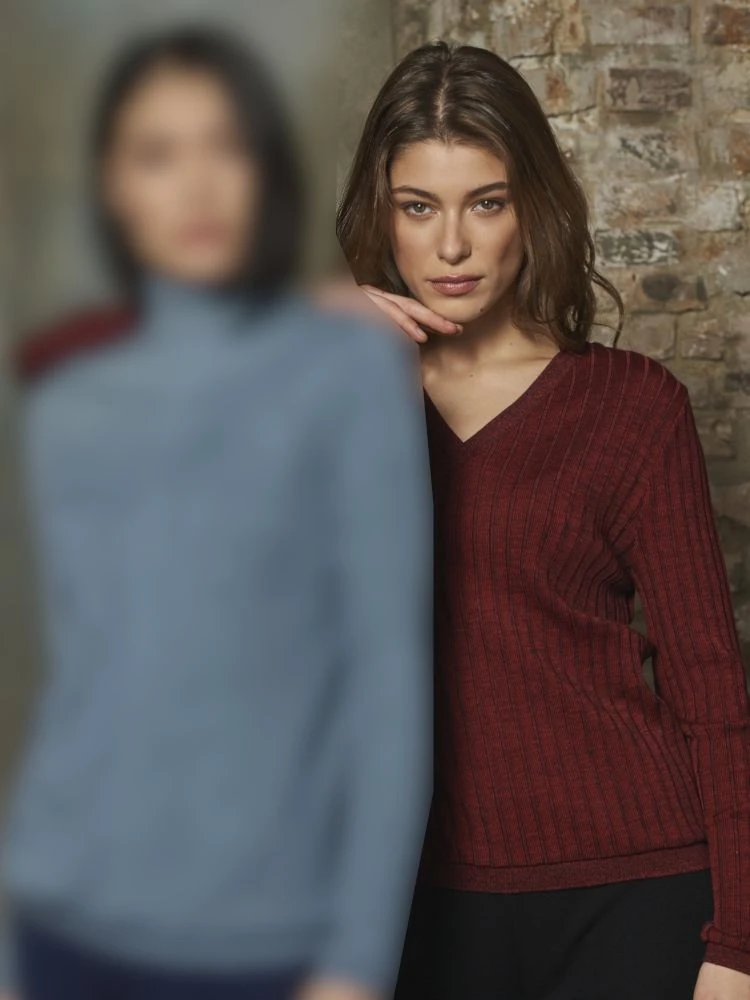 Merinowolle-Seide LANGARM SHIRT Breite Rippe Rot Von Oscalito 4 Merinowolle-Seide LANGARM SHIRT Breite Rippe Rot Von Oscalito – Bild 2