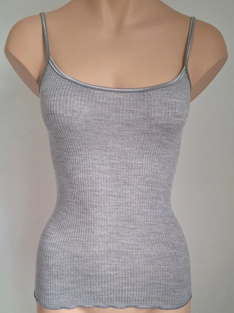 Merinowolle-Seide SPAGHETTI-TOP Gerippt Von Artimaglia 8 Merinowolle-Seide SPAGHETTI-TOP Gerippt Von Artimaglia – Bild 6