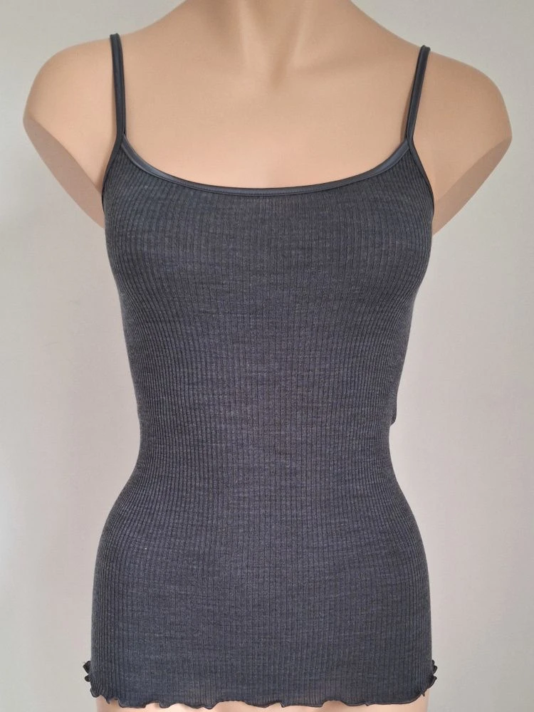 Merinowolle-Seide SPAGHETTI-TOP Gerippt Von Artimaglia 6 Merinowolle-Seide SPAGHETTI-TOP Gerippt Von Artimaglia – Bild 4