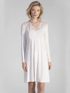 Modal Langarm Nachtkleid SNOW In Weiss Von Verdiani -Pink Zebra modal nachtkleid mittellang 4400 weiss verdiani 1