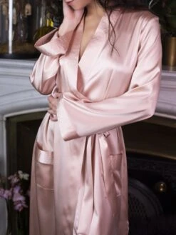 Seide Morgenmantel Lang NELIA Satin Marjolaine -Pink Zebra morgenmantel lang nelia boudoir 4nel2201 marjolaine 6 1 1