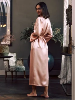 100% Seide Morgenmantel Lang LAURIAN Uni Marjolaine -Pink Zebra morgenmantel laurian 0023 marjolaine 2