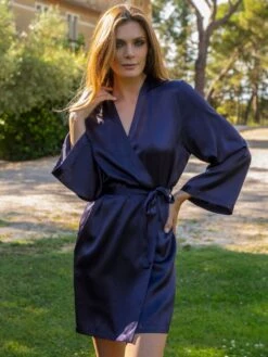 100% Seide Morgenmantel SOIE LASER Satin Von Marjolaine 21 100% Seide Morgenmantel SOIE LASER Satin Von Marjolaine -Pink Zebra morgenmantel seide kurz dunkelblau laser 0036 marjolaine 3 8 1