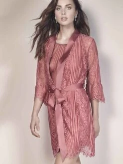 Spitze Morgenmantel JOSEPHINE Von Escora -Pink Zebra morgenmantel spitze altrosa 1709 e264 771 josephine escora 2