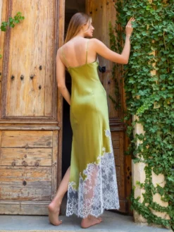 Seide Neglige NYMPHE No. 4 Lang Mit Spitze Marjolaine 19 Seide Neglige NYMPHE No. 4 Lang Mit Spitze Marjolaine -Pink Zebra nachtkleid lang nymphe mousse naturel 4nym3002 marjolaine 3 9 1