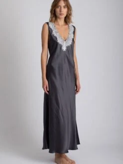 Seide Nachtkleid LEONA Mit Spitze Von Vivis -Pink Zebra nachtkleid seide lang v00586 leona anthrazit vivis 1 2