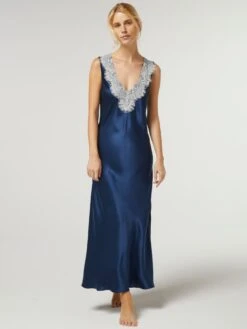 Seide Nachtkleid LEONA Mit Spitze Von Vivis -Pink Zebra nachtkleid seide lang v00586 leona nachtblau vivis 2 1 2