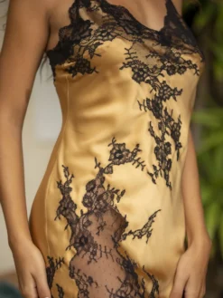 Seide Negligé PERSEA No. 3 Halblang Von Marjolaine 20 Seide Negligé PERSEA No. 3 Halblang Von Marjolaine -Pink Zebra neglige lang seide 4per6101 8404ocre noir persea marjolaine 3