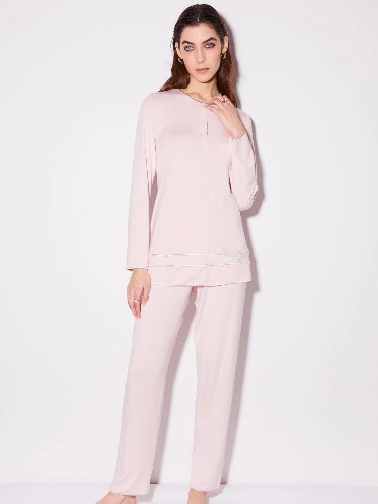 Modal Pyjama Mit Knopfleiste Von Chiara Fiorini 6 Modal Pyjama Mit Knopfleiste Von Chiara Fiorini – Bild 4