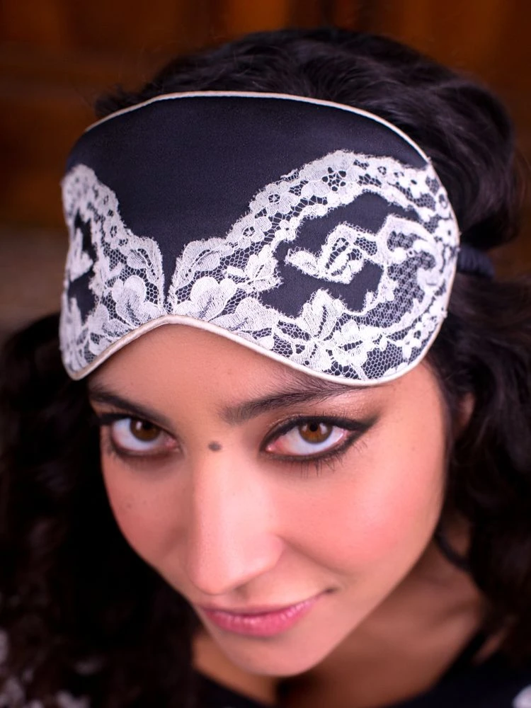 Schlafmaske MARJOLIE No. 7 Mit Seide Marjolaine 6 Schlafmaske MARJOLIE No. 7 Mit Seide Marjolaine – Bild 4