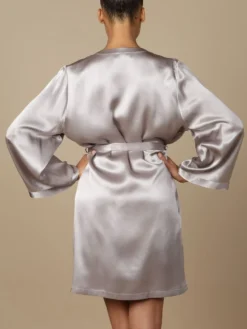 100% Seide Morgenmantel SOIE LASER Elegant Von Marjolaine 22 100% Seide Morgenmantel SOIE LASER Elegant Von Marjolaine -Pink Zebra seide morgenmantel laser silber soie unie marjolaine 2 8 1 1 1