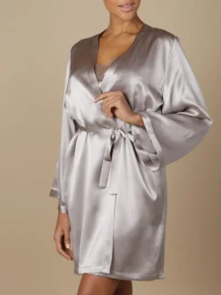 100% Seide Morgenmantel SOIE LASER Elegant Von Marjolaine 28 100% Seide Morgenmantel SOIE LASER Elegant Von Marjolaine -Pink Zebra seide morgenmantel laser silber soie unie marjolaine 8 1 1 1