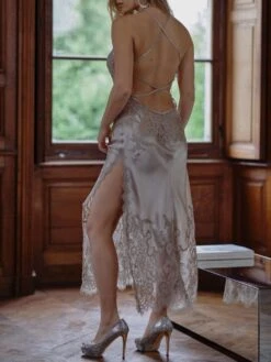 Langes Seidennachthemd VENUS In Kieselgrau Von Marjolaine 9 Langes Seidennachthemd VENUS In Kieselgrau Von Marjolaine -Pink Zebra seiden nachtkleid 3ven3002 gravier 0095 marjolaine 3