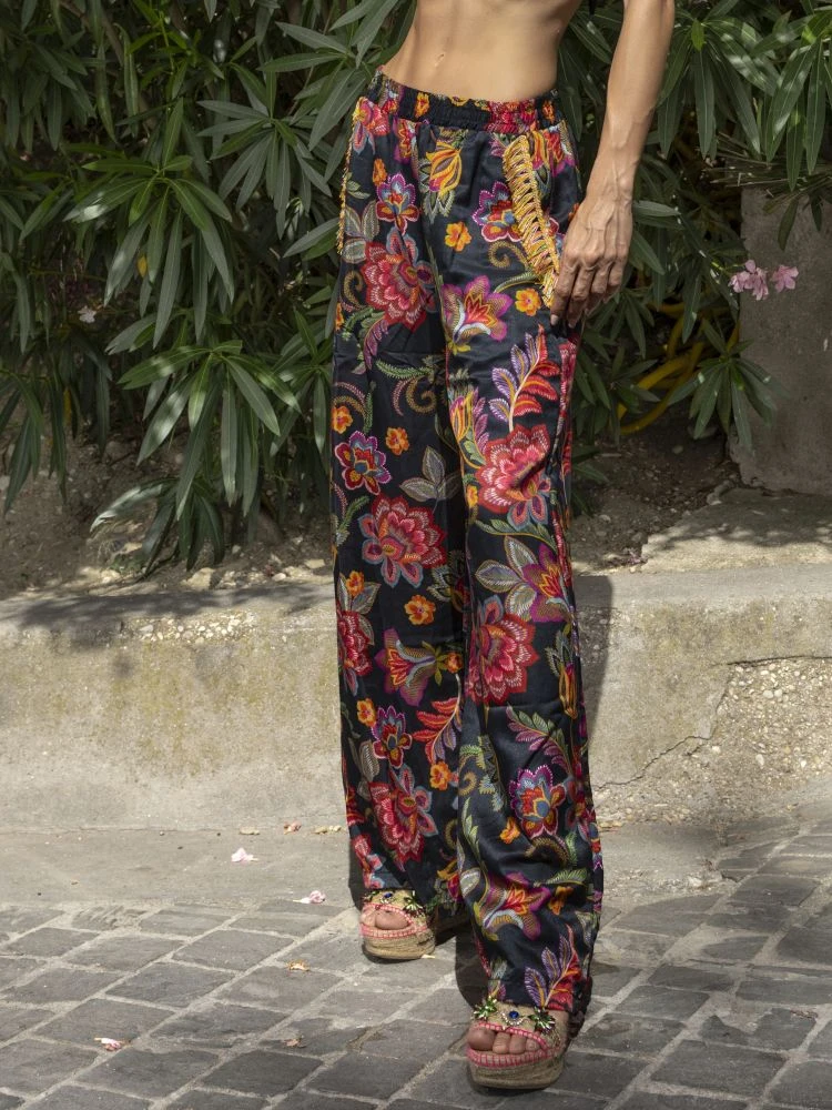 Strandhose Mit Seide DAFNE Bedruckt Von Laetitia Beachwear 5 Strandhose Mit Seide DAFNE Bedruckt Von Laetitia Beachwear – Bild 3