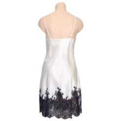 Seide Negligé CAPRICE Mittellang Calais Spitze Marjolaine -Pink Zebra seidenneglige caprice cap0104 naturel tintenblau marjolaine rueck 8 1 1