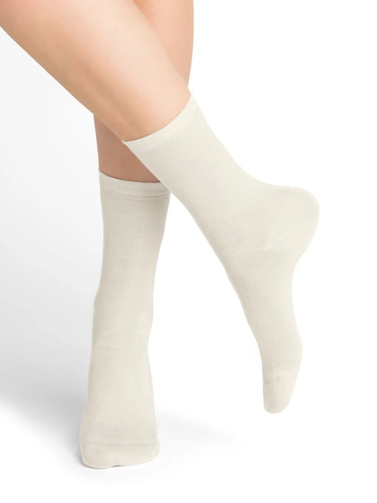 Damen Seidensocken Mit 91% Seide In Schwarz Oder Naturweiss Von Bleuforêt 6 Damen Seidensocken Mit 91% Seide In Schwarz Oder Naturweiss Von Bleuforêt – Bild 4