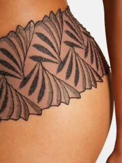 Saint Tropez Slip SENSORY ILLUSION Von Aubade X Iris Van Herpen 14 Saint Tropez Slip SENSORY ILLUSION Von Aubade X Iris Van Herpen -Pink Zebra st tropez slip gold schwarz rc70 sensory illusion aubade 10