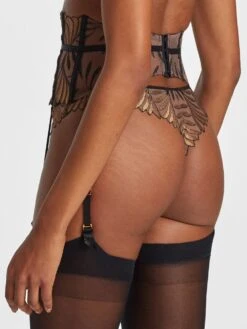 Strapsgürtel SENSORY ILLUSION Von Aubade X Iris Van Herpen 12 Strapsgürtel SENSORY ILLUSION Von Aubade X Iris Van Herpen -Pink Zebra strapsguertel gold schwarz rc52 sensory illusion aubade 7