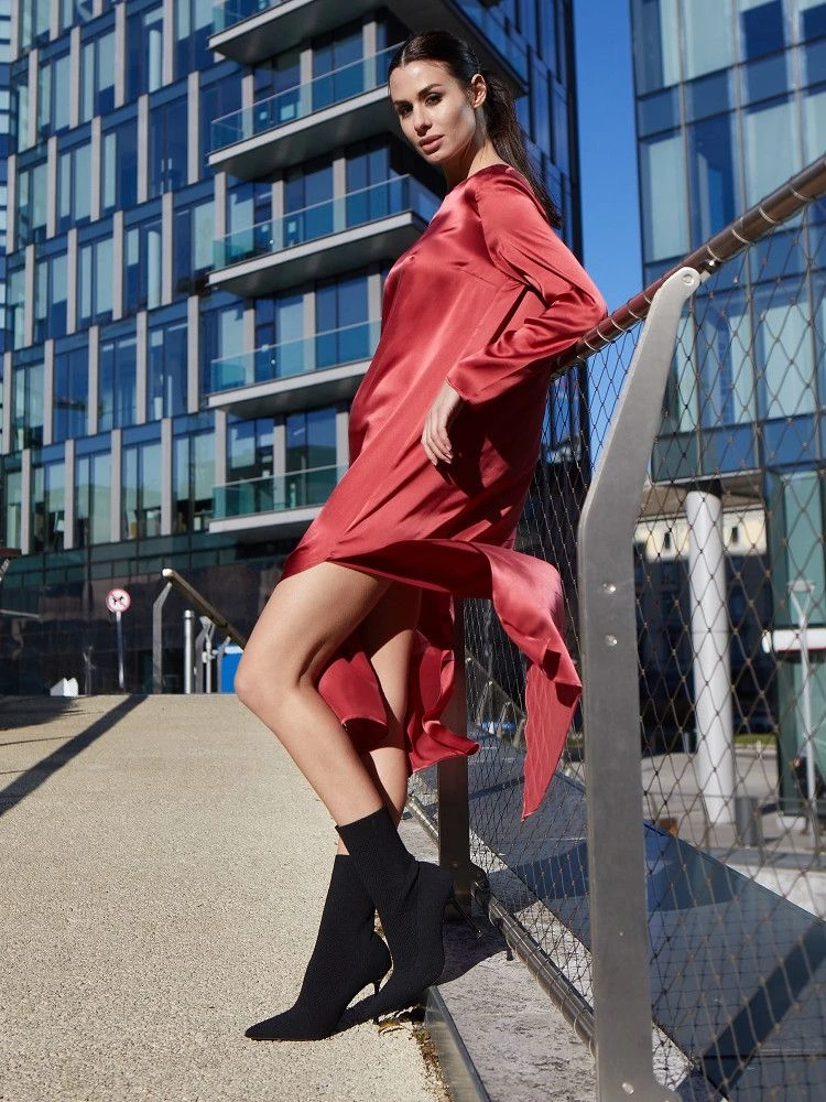 100% Seide Nachtkleid VIOLETTA Rot Von Vivis 4 100% Seide Nachtkleid VIOLETTA Rot Von Vivis – Bild 2