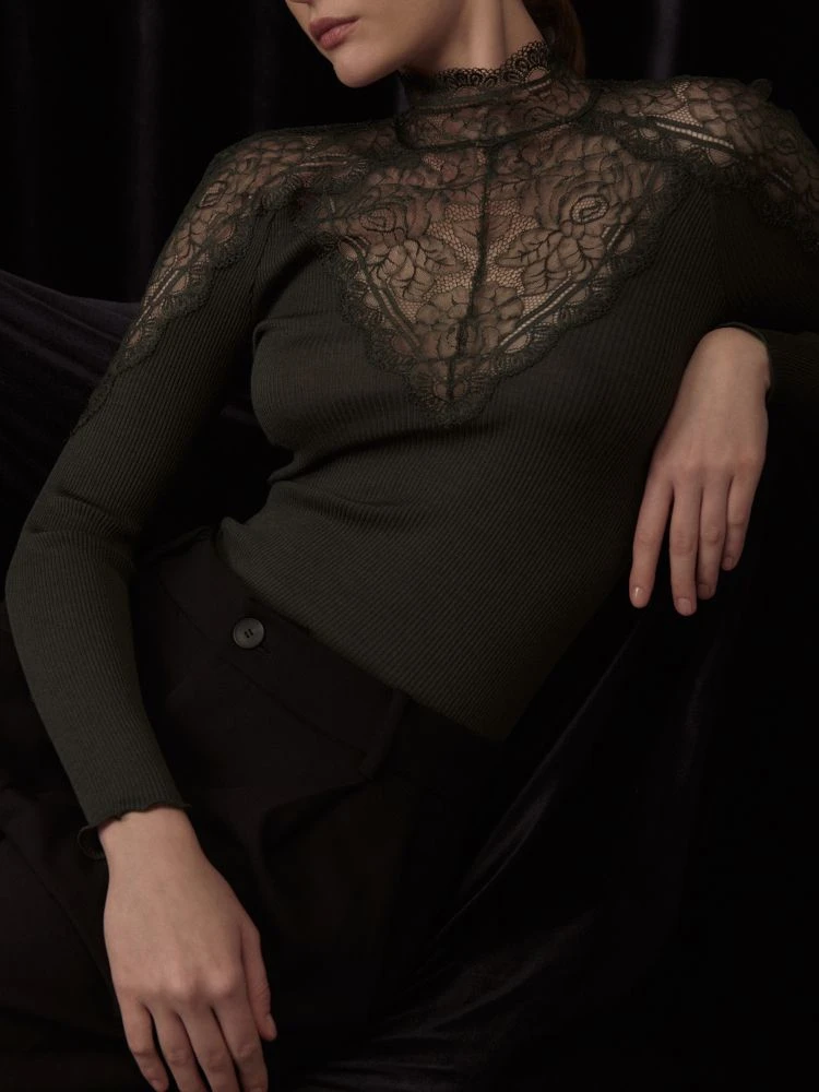 Wolle-Seide Langarmshirt Mit Floraler Spitze In Moosgrün Von Oscalito 4 Wolle-Seide Langarmshirt Mit Floraler Spitze In Moosgrün Von Oscalito – Bild 2